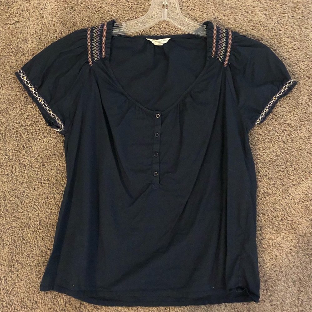 Super cute detailed top